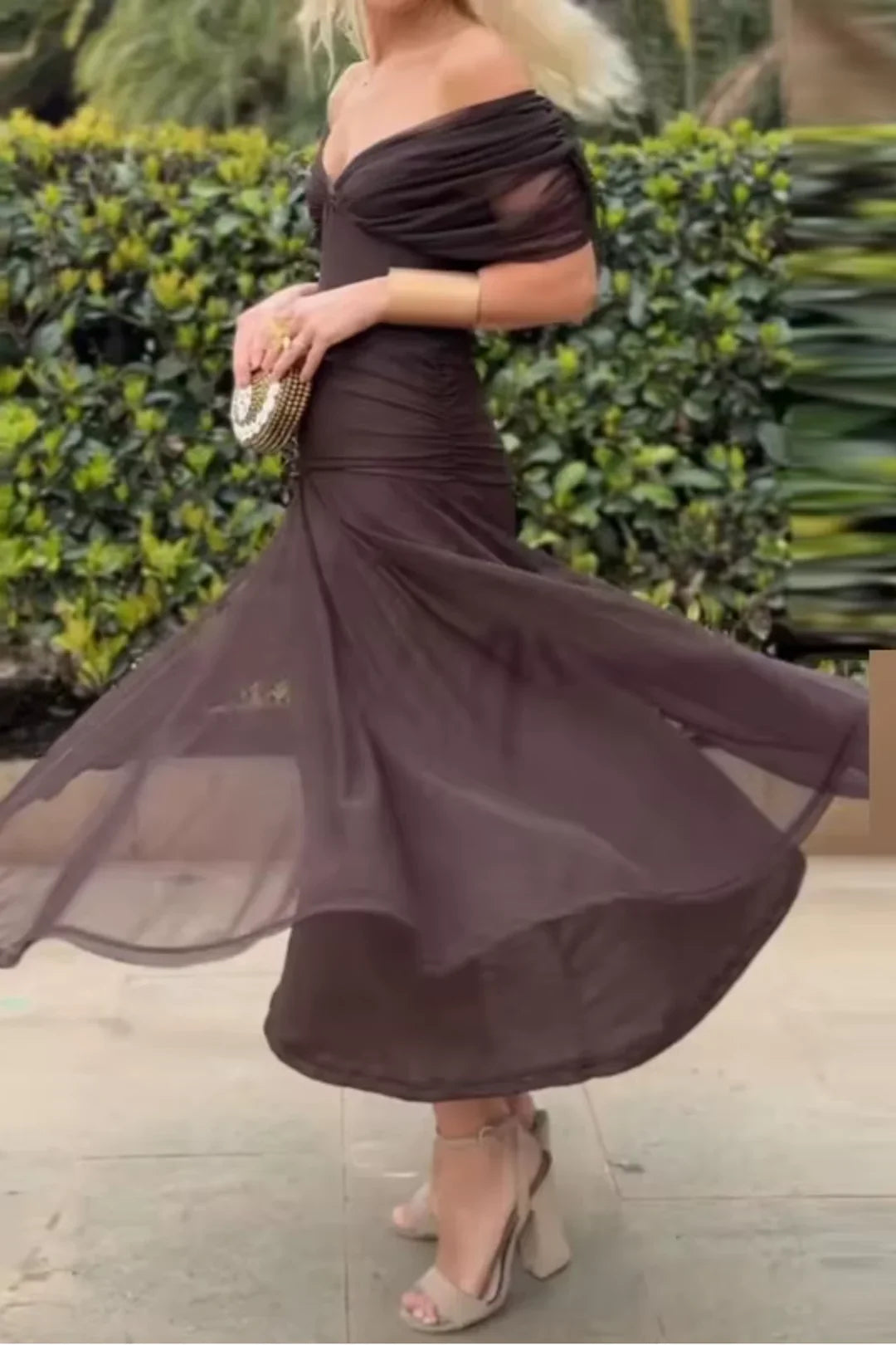 ISABELLA | Elegant Maxi Dress with Flattering Waist and Timeless Class