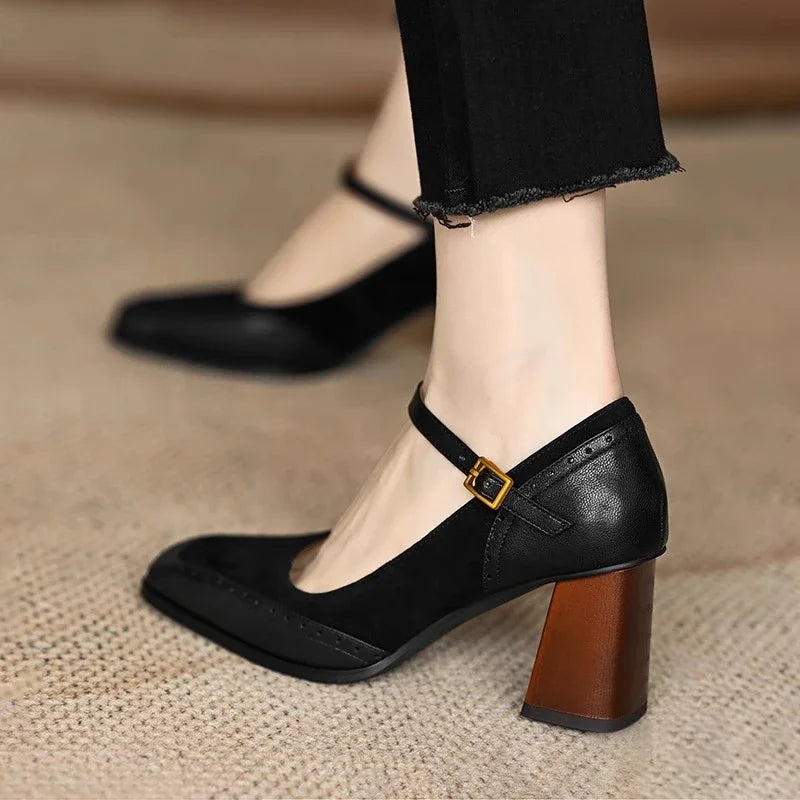 Noir Elegance Pumps