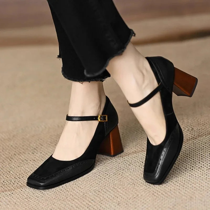 Noir Elegance Pumps
