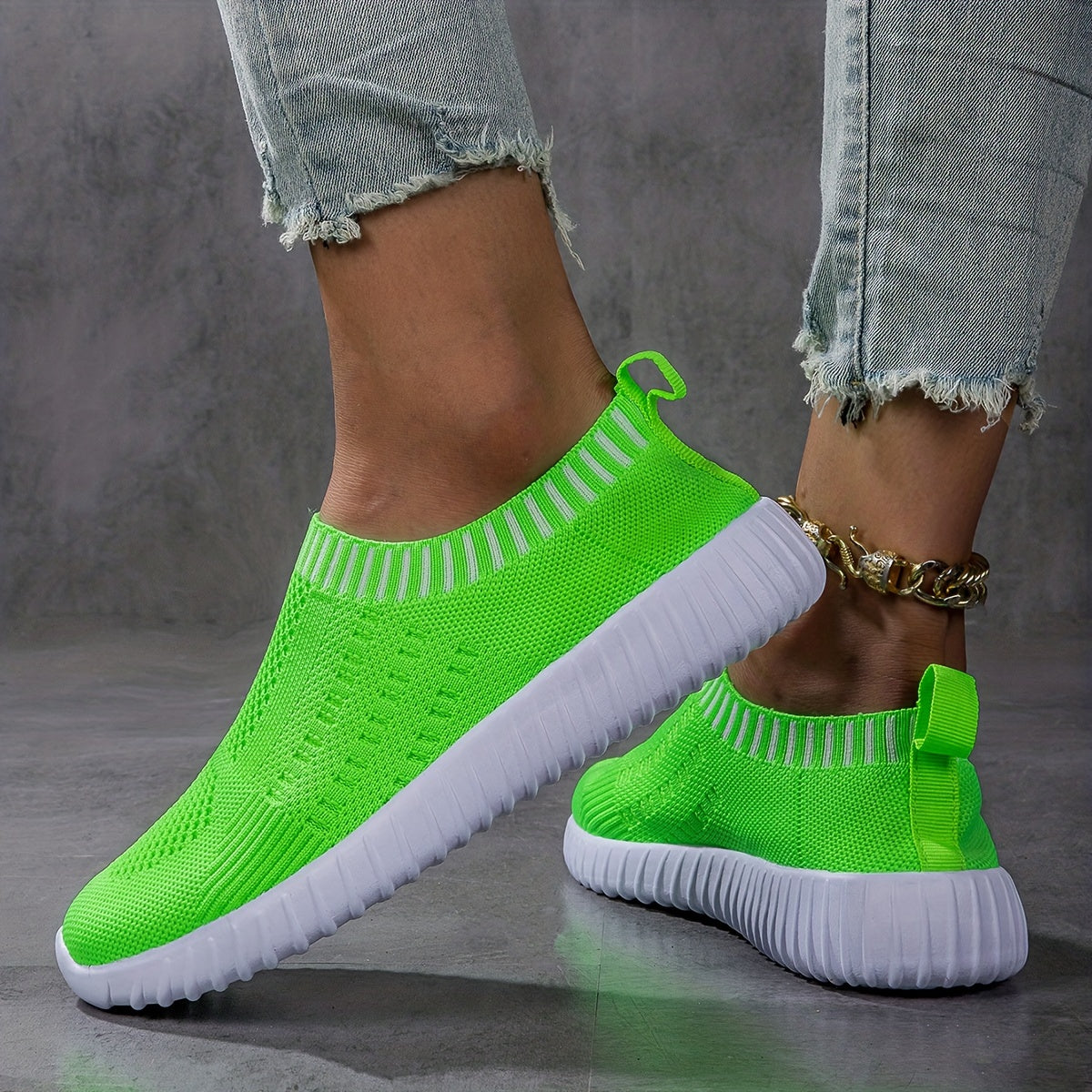 Ultra-lightweight non-slip sneakers