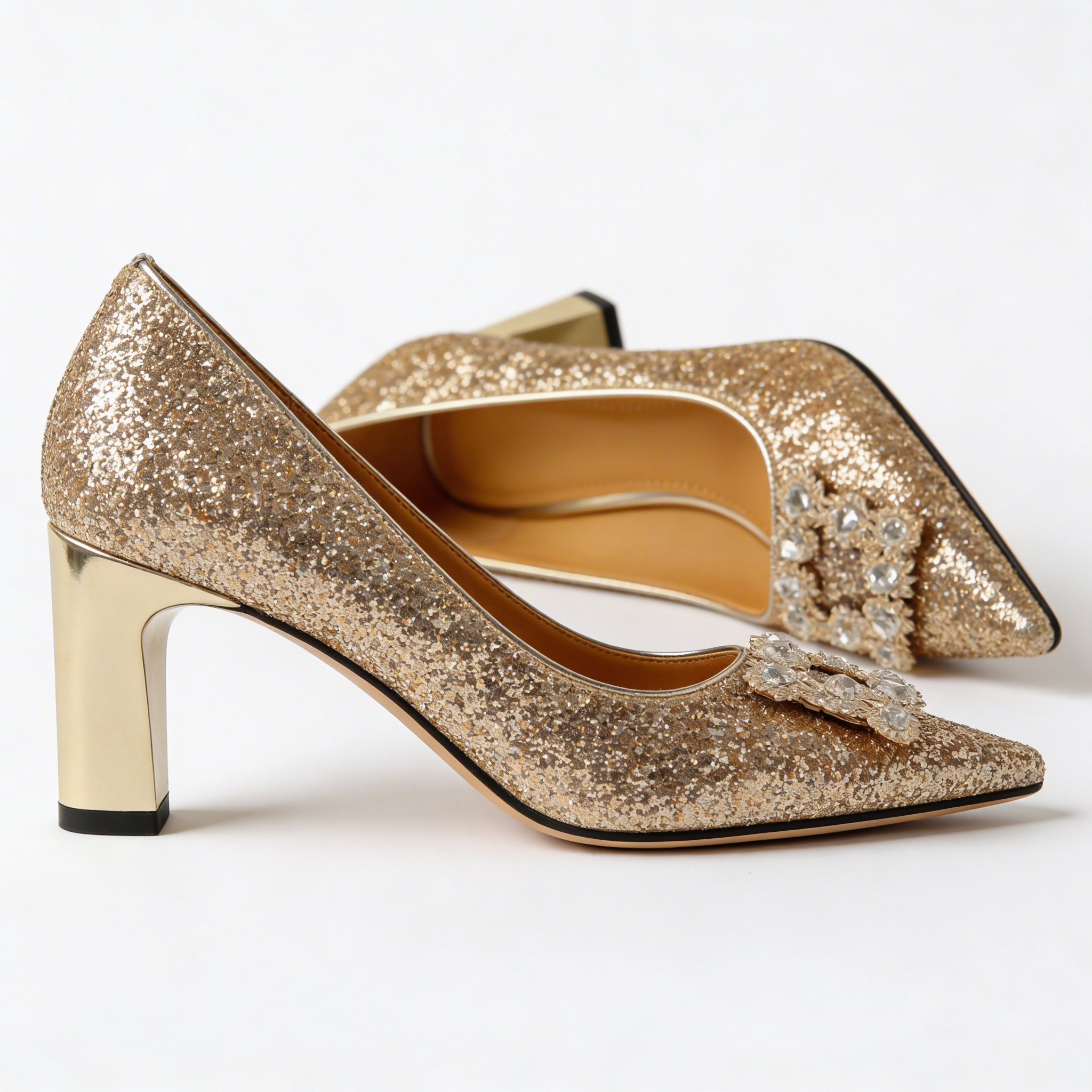 Magdalena | Orthopedic member with brocade (or "with brocade")