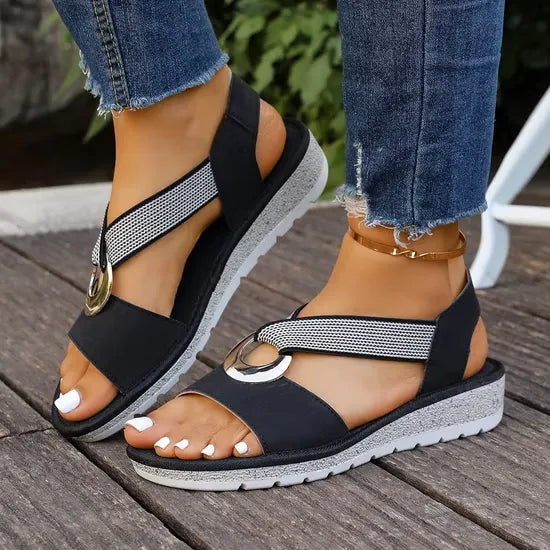Elegant orthopedic sandals with adjustable support