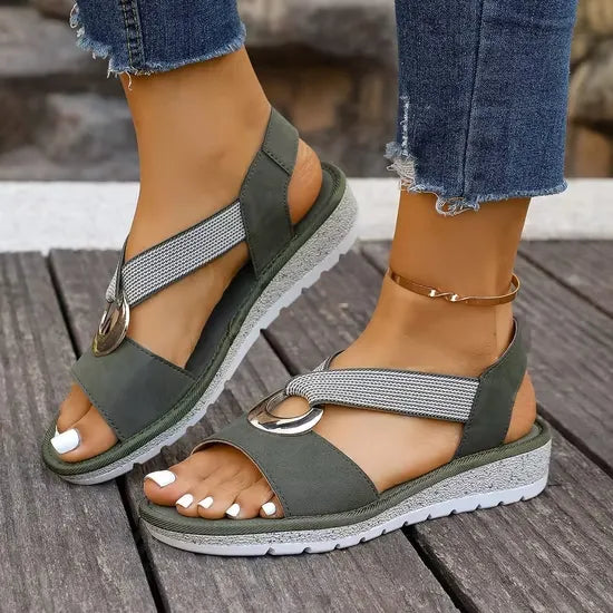 Elegant orthopedic sandals with adjustable support