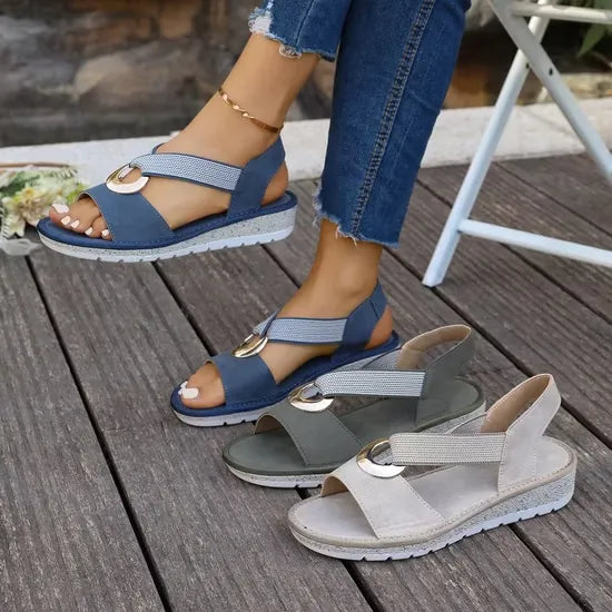 Elegant orthopedic sandals with adjustable support