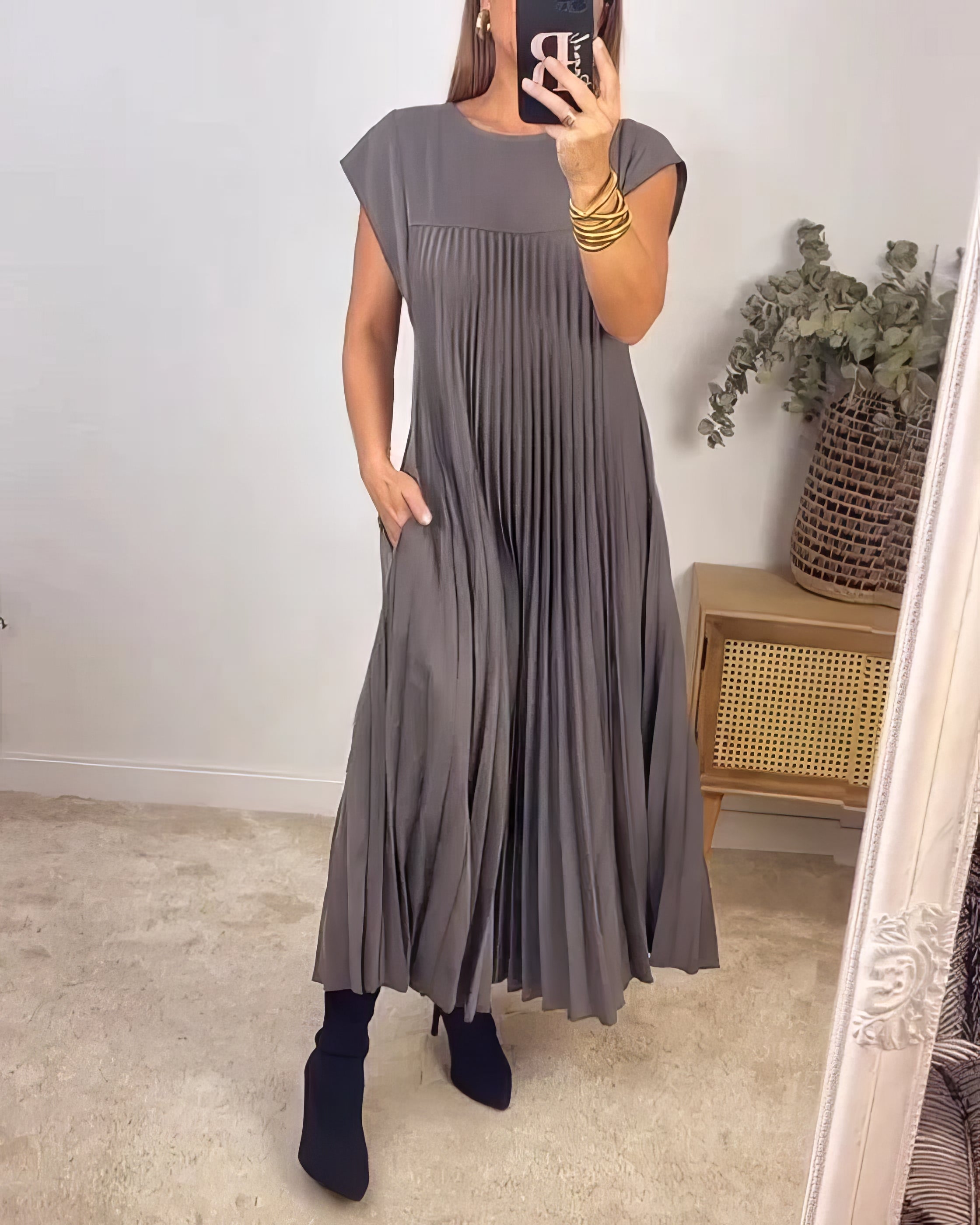 ELEONORA | Pleated Dress Without Sleeves, Elegant and Timeless