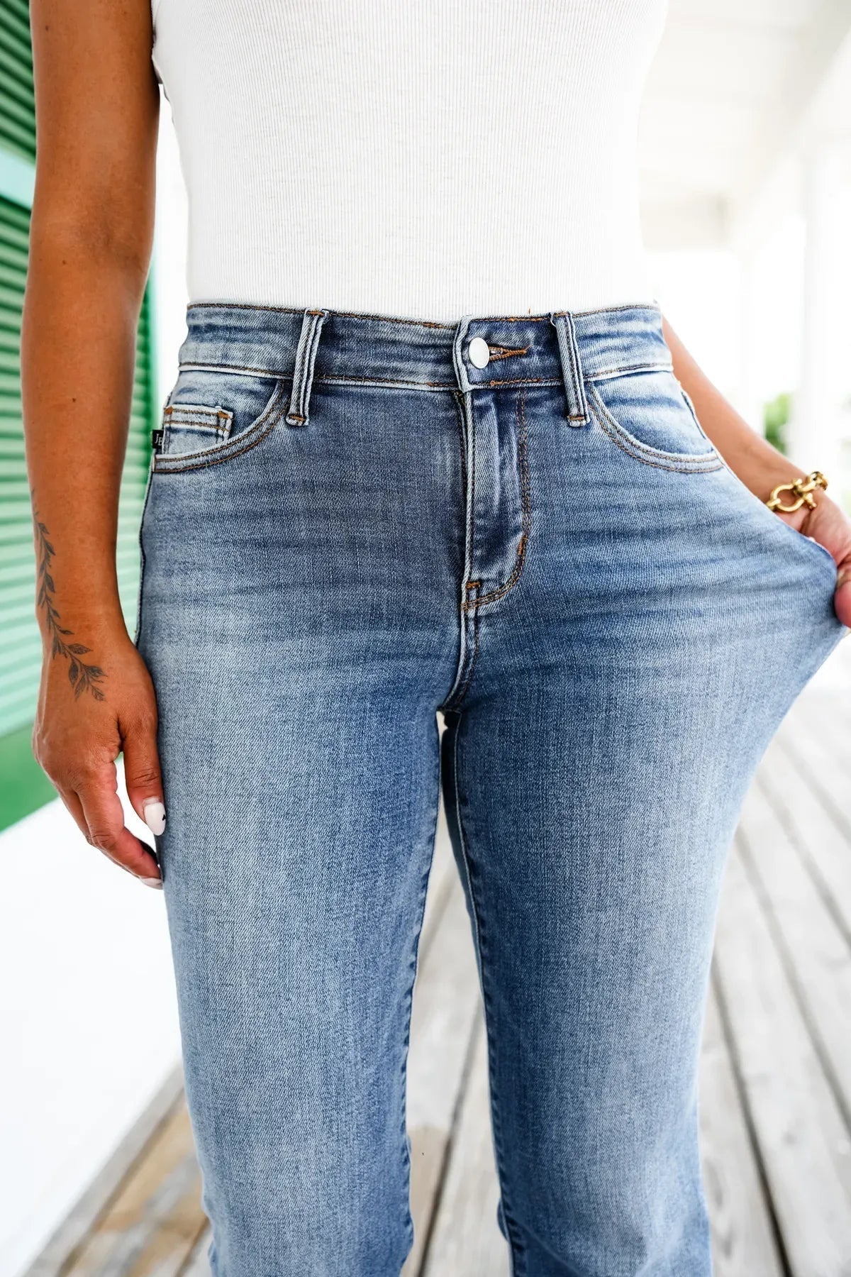 High-Waisted Sculpting Jeans FitCurve™