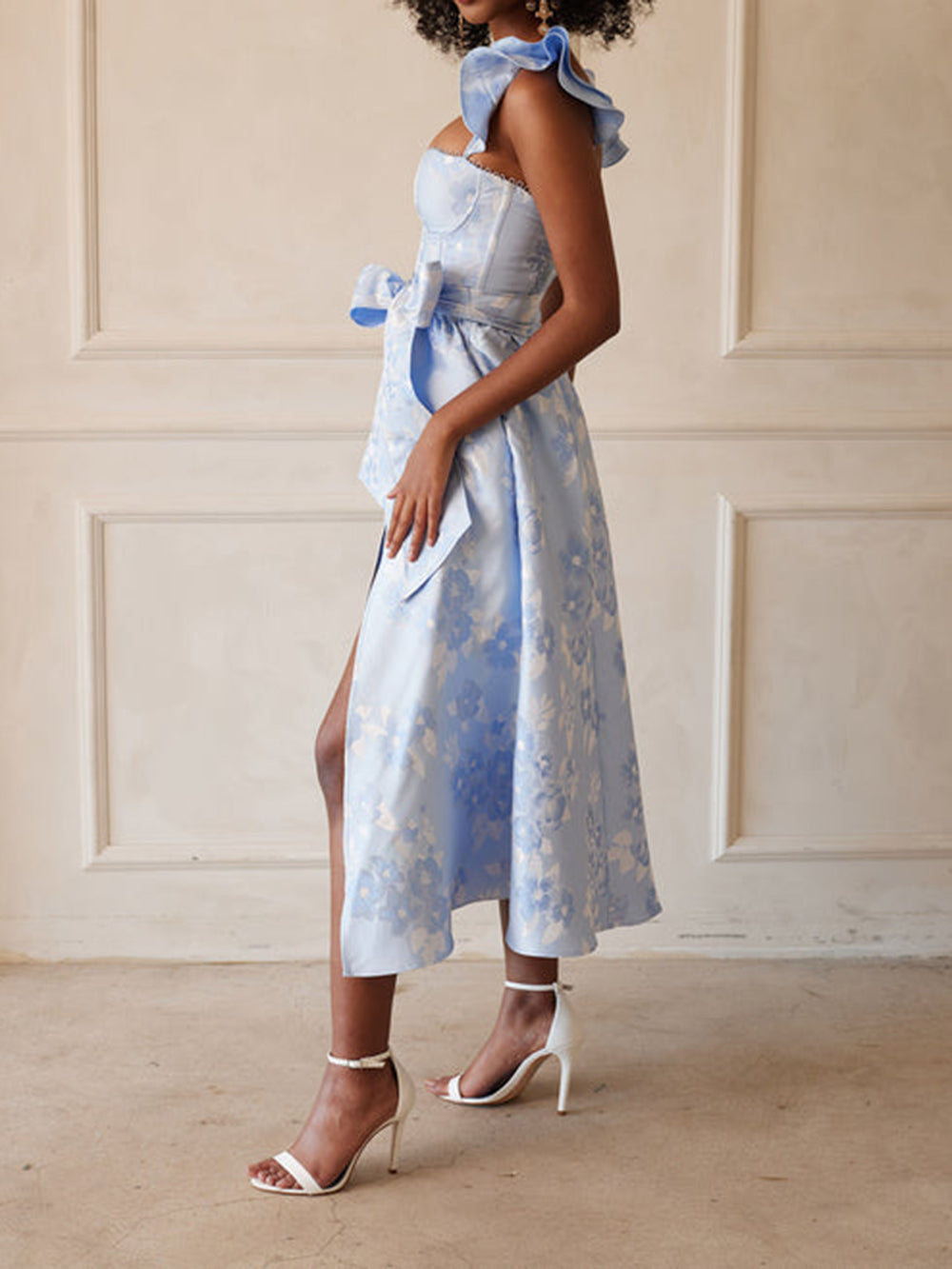 Strapless dress with print and butterfly sleeves