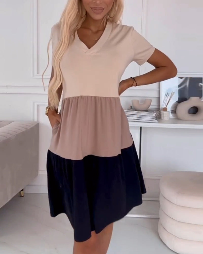 LILYA | Casual Summer Dress with Short Sleeves and Color Block Design