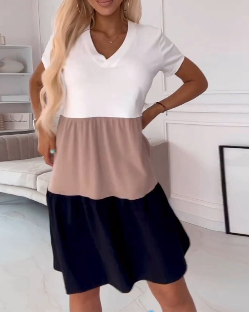 LILYA | Casual Summer Dress with Short Sleeves and Color Block Design