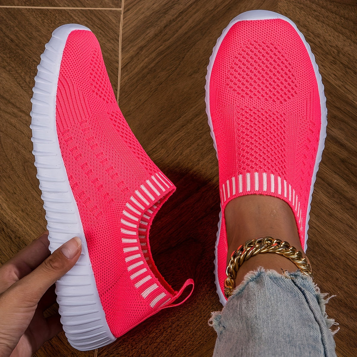 Ultra-lightweight non-slip sneakers