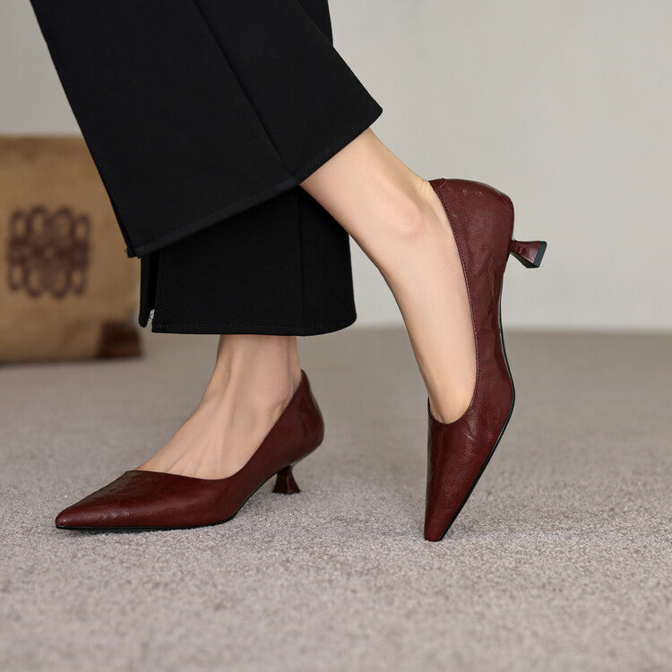 Low-heeled leather pumps