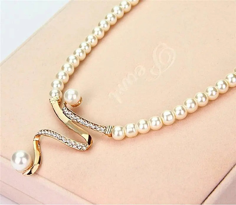 Mila | Pearl Jewelry Set with Elegant Appearance for Timeless Occasions