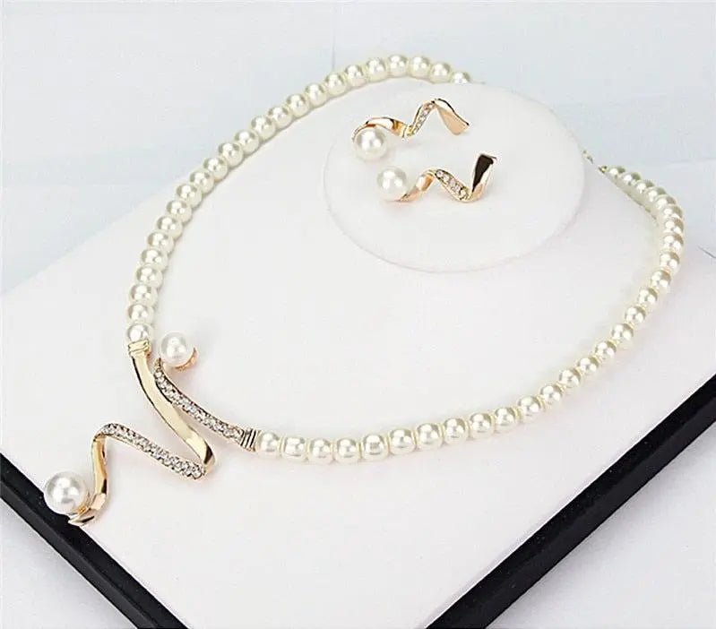 Mila | Pearl Jewelry Set with Elegant Appearance for Timeless Occasions