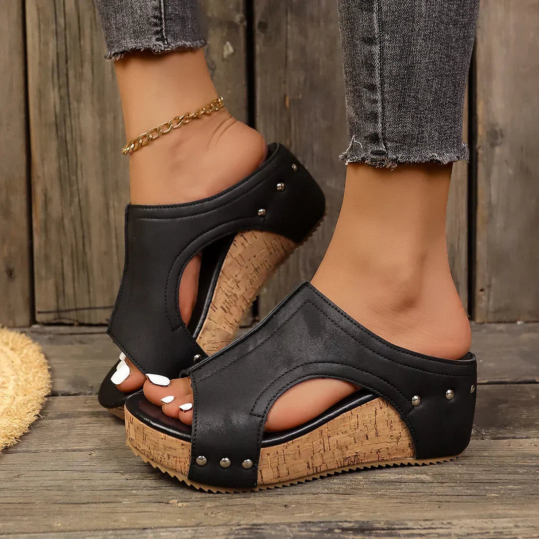 Lumi orthopedic sandals with wedge and studs