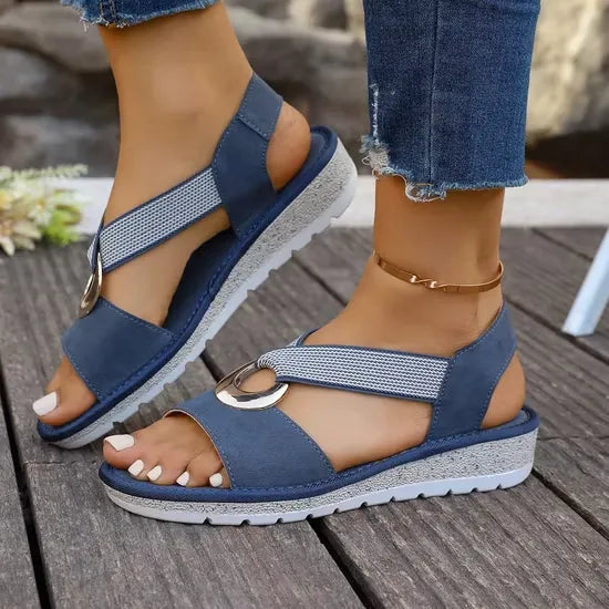 Elegant orthopedic sandals with adjustable support