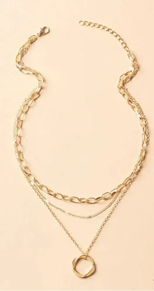 Classic layered gold chain with pendant